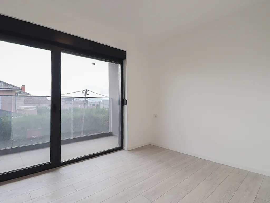 Shtëpi në shitje 270m² +130m² tarracë në Lagjen Qëndresa