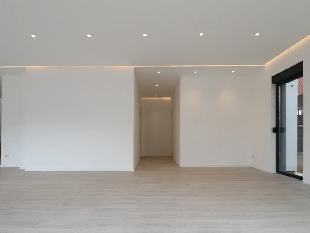 Shtëpi në shitje 270m² +130m² tarracë në Lagjen Qëndresa