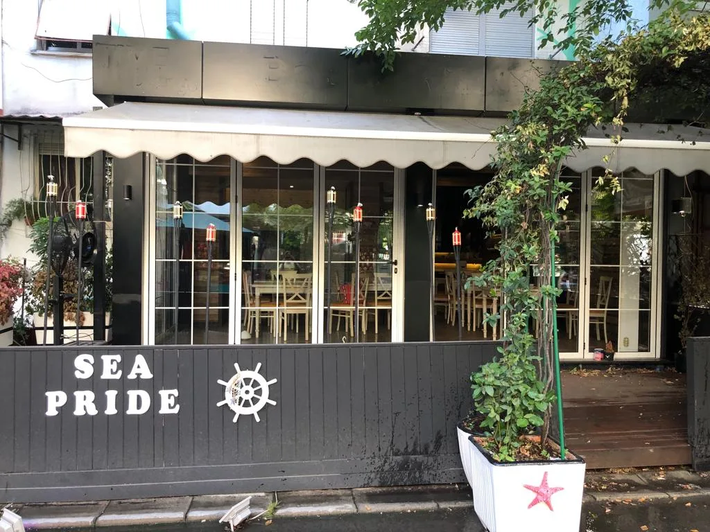 Shitet ambient biznesi bar-kafe, rruga asim vokshi, tiranë