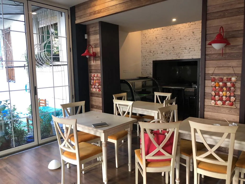 Shitet ambient biznesi bar-kafe, rruga asim vokshi, tiranë