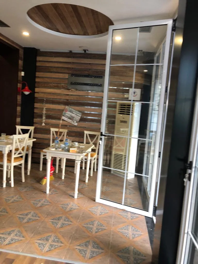 Shitet ambient biznesi bar-kafe, rruga asim vokshi, tiranë
