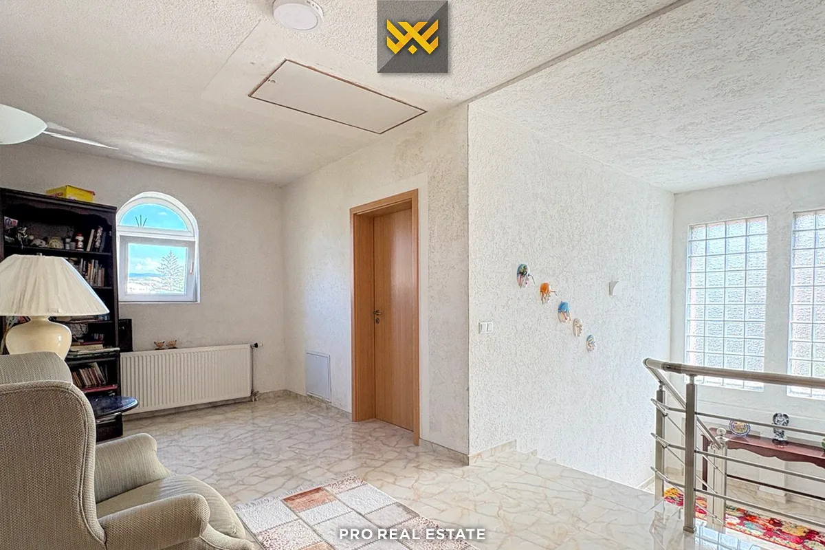 Shtëpi 300m² për #SHITJE në Bardhosh