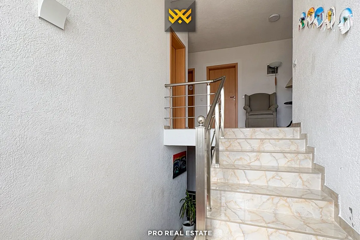 Shtëpi 300m² për #SHITJE në Bardhosh