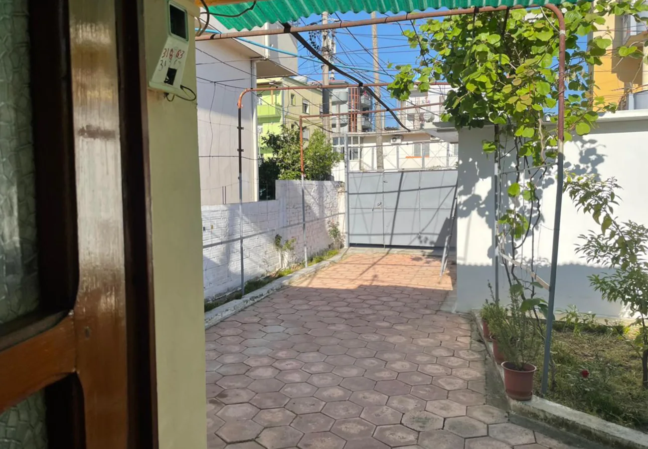 Jepet me qira super shtëpi private 3+1 në selitë,tiranë.