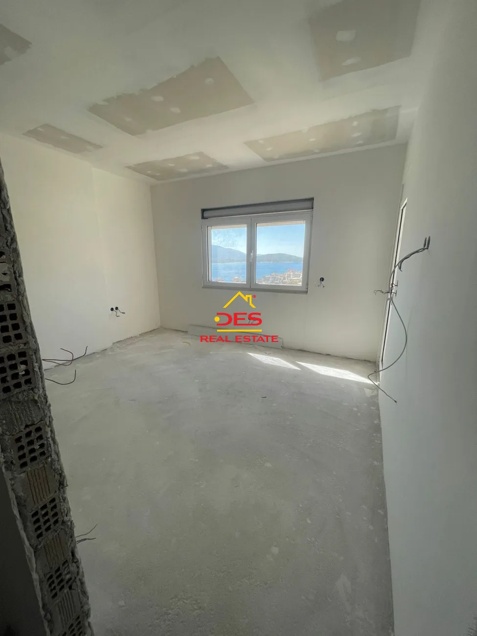 Shitet apartament 3+1+2 ne sarande