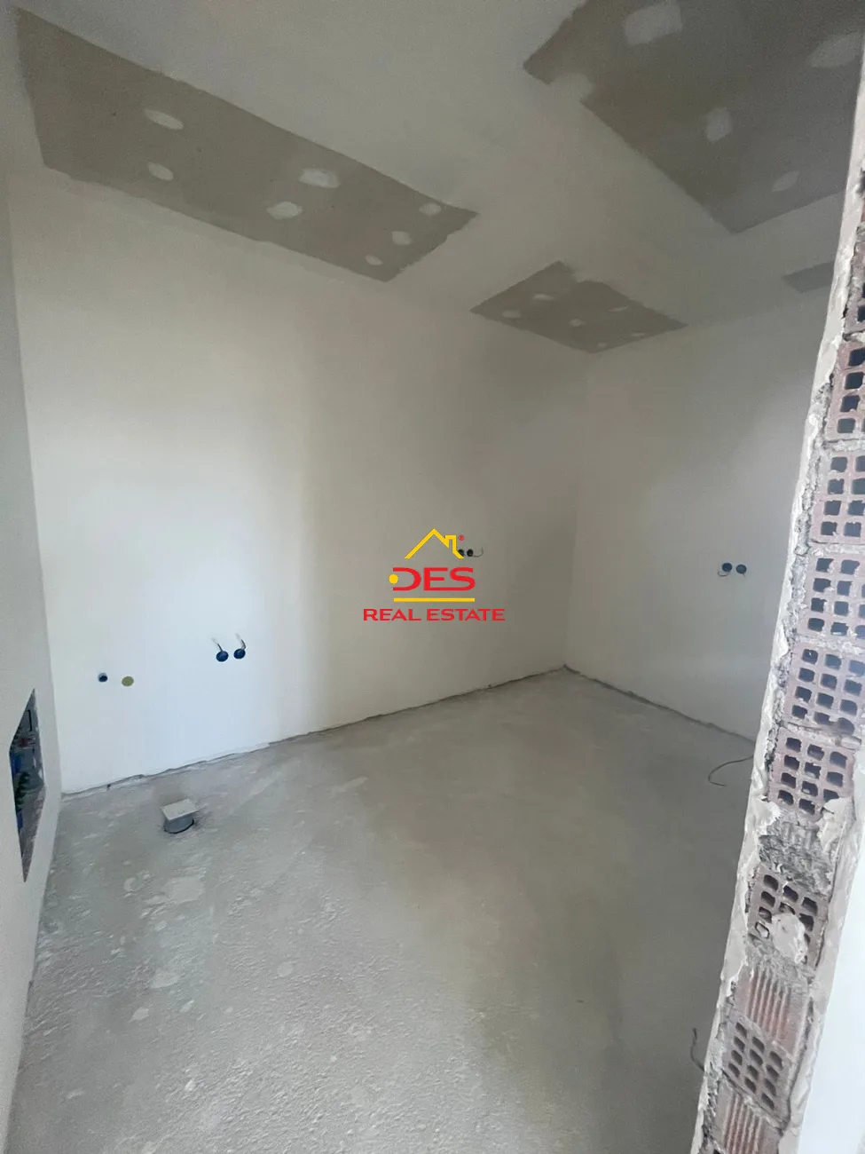 Shitet apartament 3+1+2 ne sarande