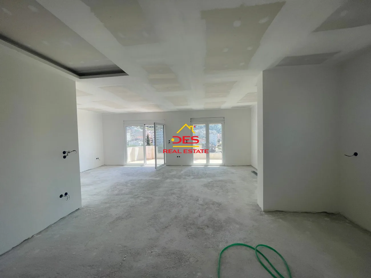Shitet apartament 3+1+2 ne sarande