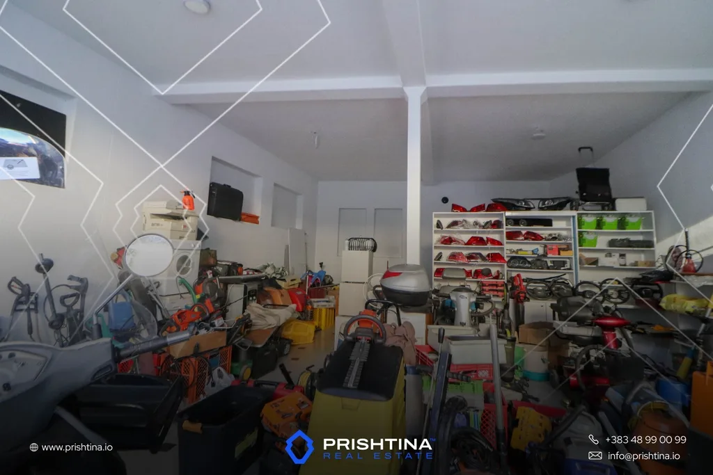 Shtëpi me qira 240m² në Qendër