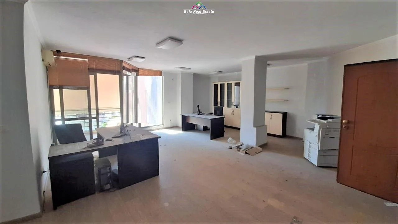 Zyre me Qera Tek 21 Dhjetori (ID BZ2350) Tirane.