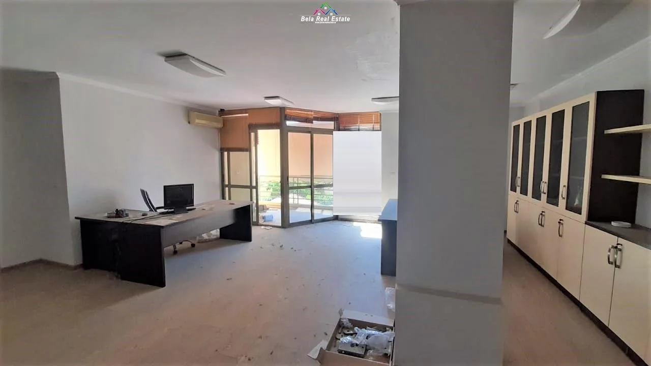 Zyre me Qera Tek 21 Dhjetori (ID BZ2350) Tirane.