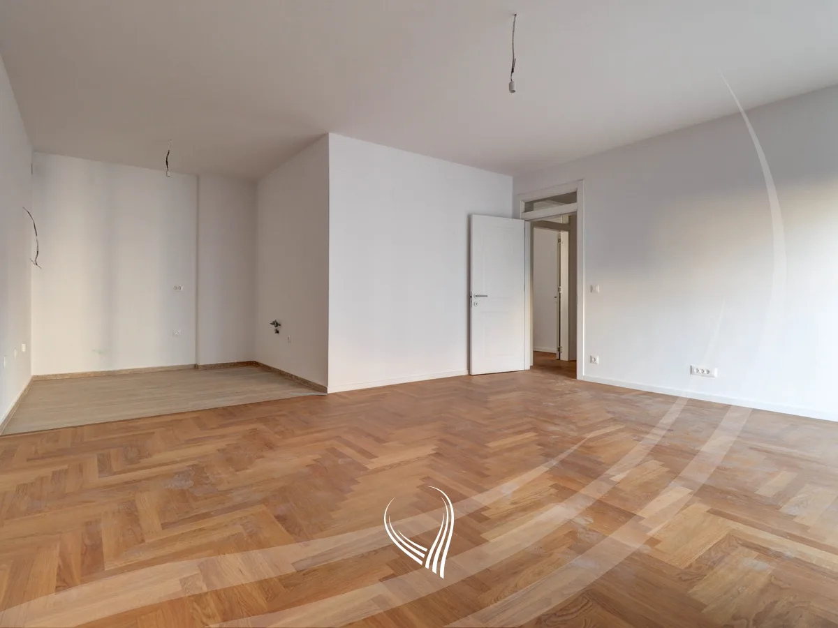 Banesë me 3 dhoma gjumi në shitje në lagjen Tophane – ENG Invest