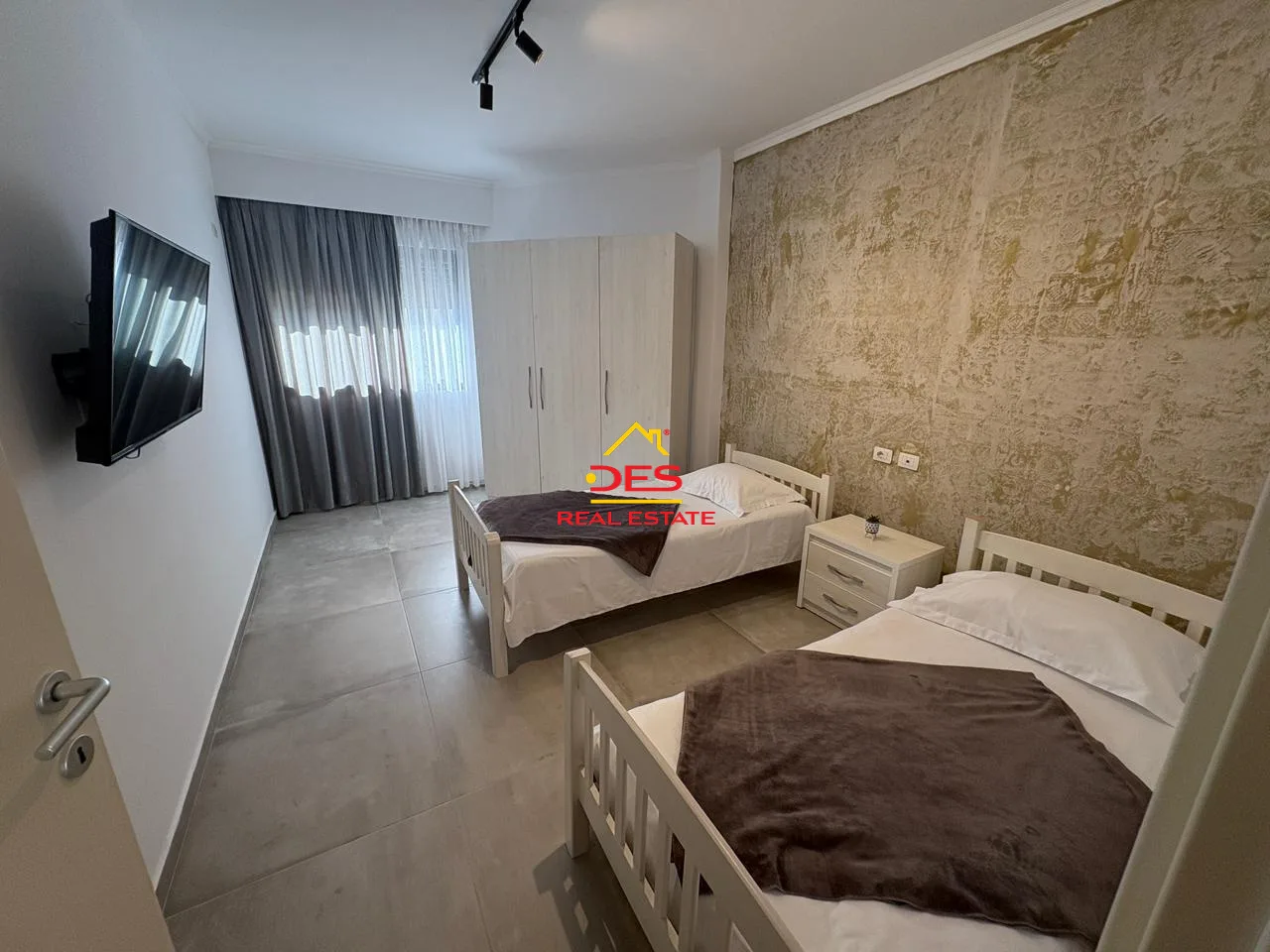 Jepet me qira apartament luksoz 2+1 te shtëpia e oficerave , vlorë
