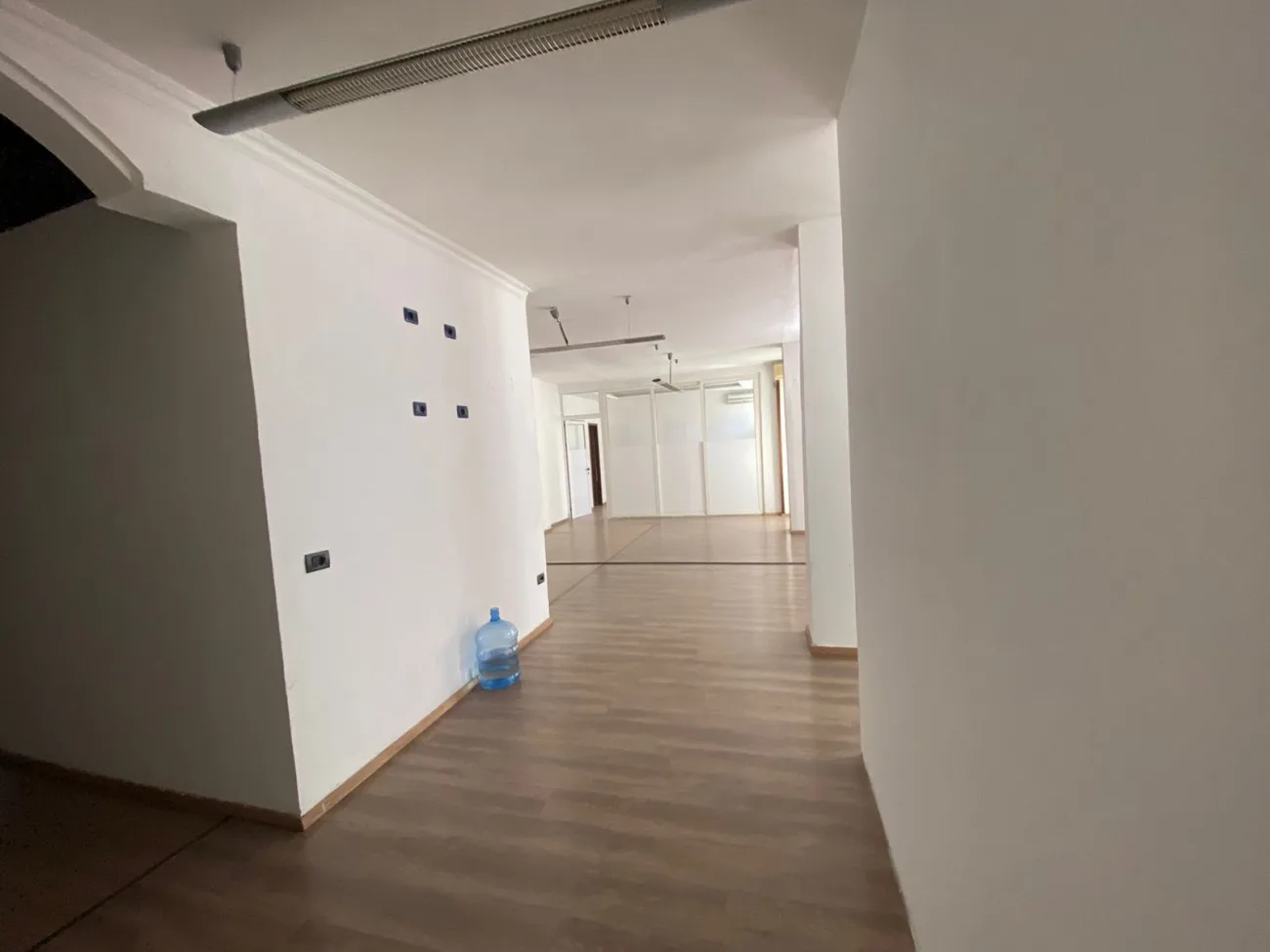 Jepet me qira apartament për zyra në ish-bllok, tiranë