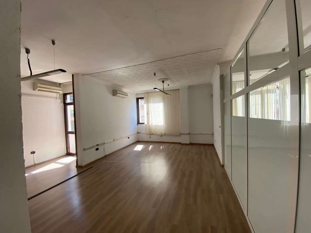 Jepet me qira apartament për zyra në ish-bllok, tiranë