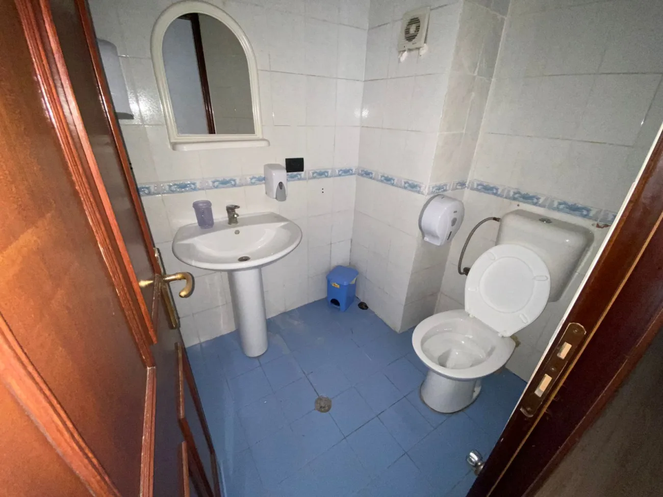 Jepet me qira apartament për zyra në ish-bllok, tiranë