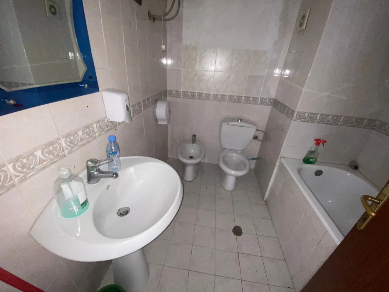 Jepet me qira apartament për zyra në ish-bllok, tiranë