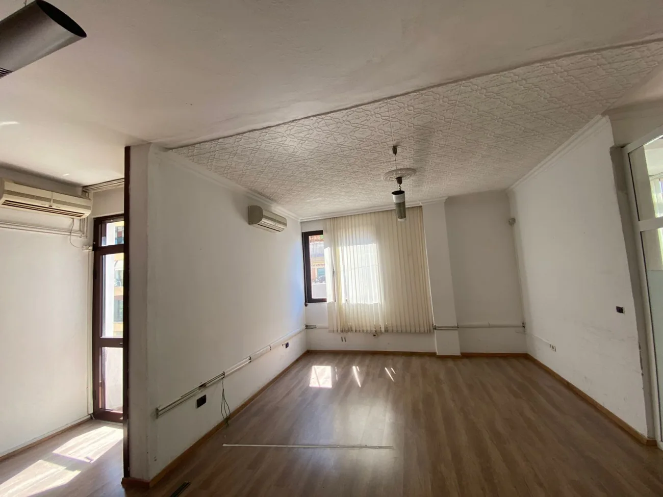Jepet me qira apartament për zyra në ish-bllok, tiranë