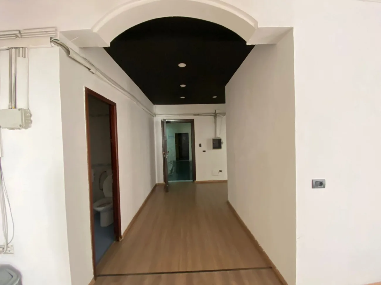 Jepet me qira apartament për zyra në ish-bllok, tiranë