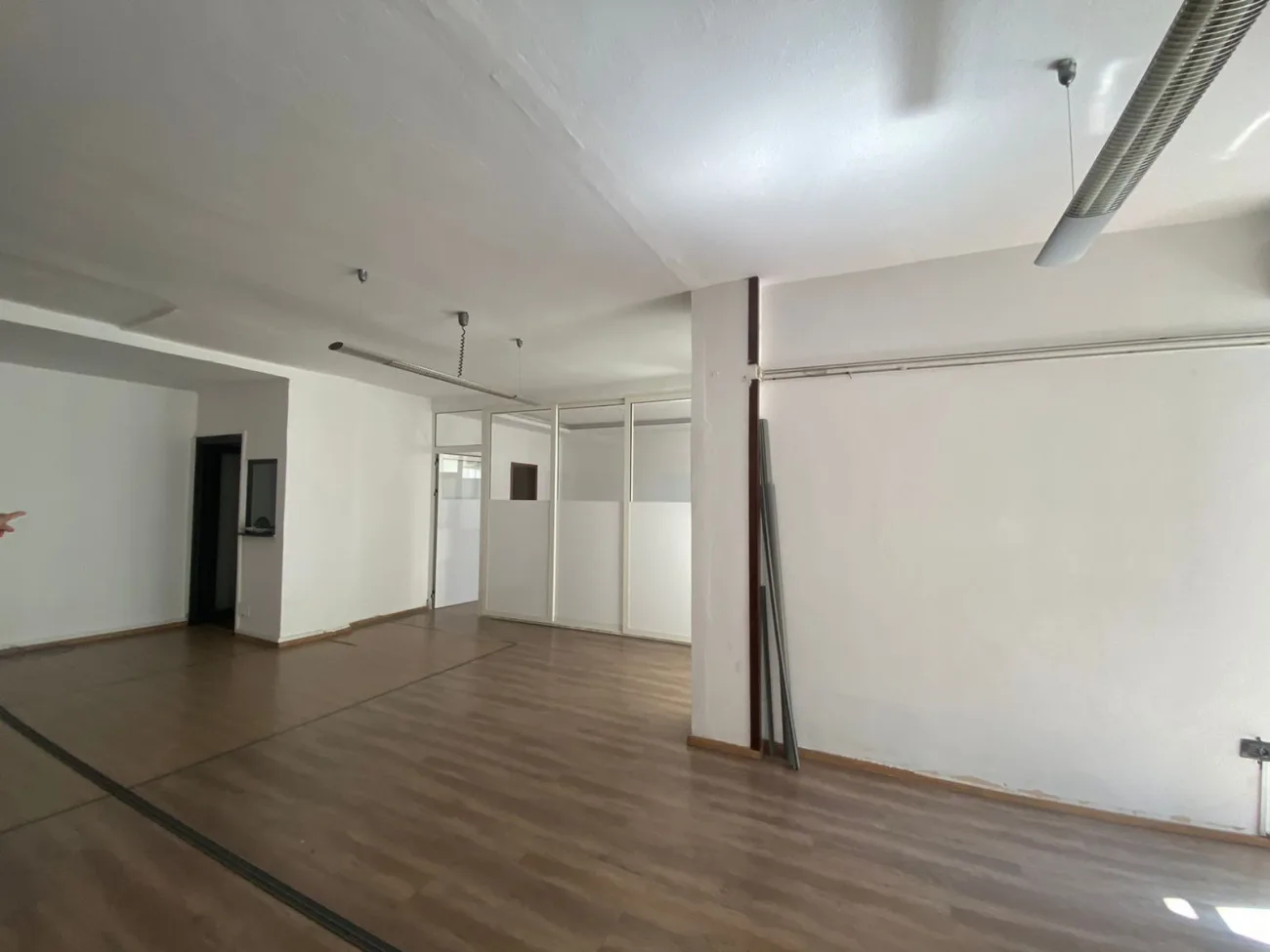 Jepet me qira apartament për zyra në ish-bllok, tiranë