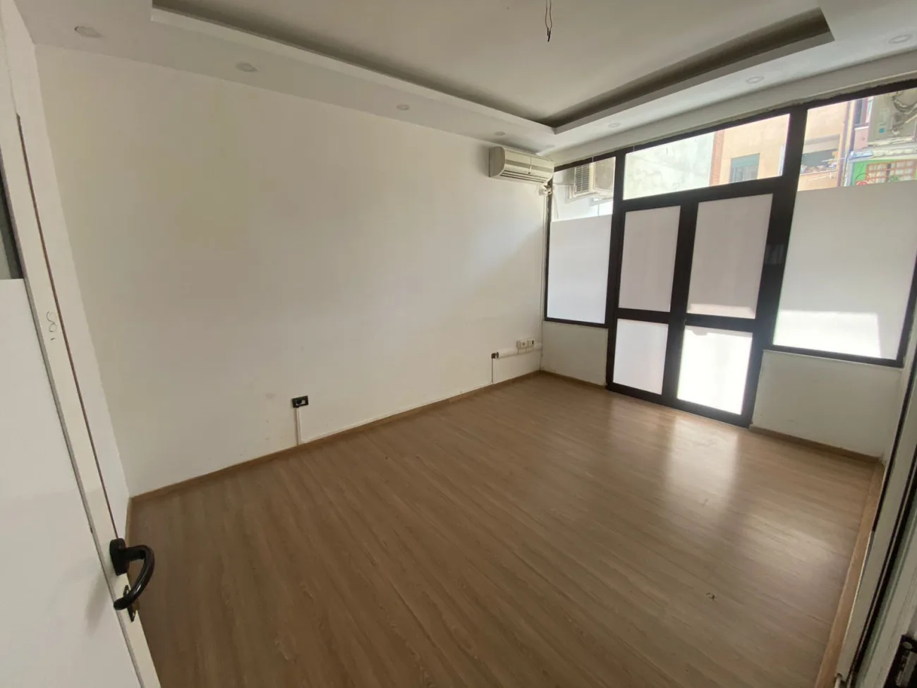 Jepet me qira apartament për zyra në ish-bllok, tiranë