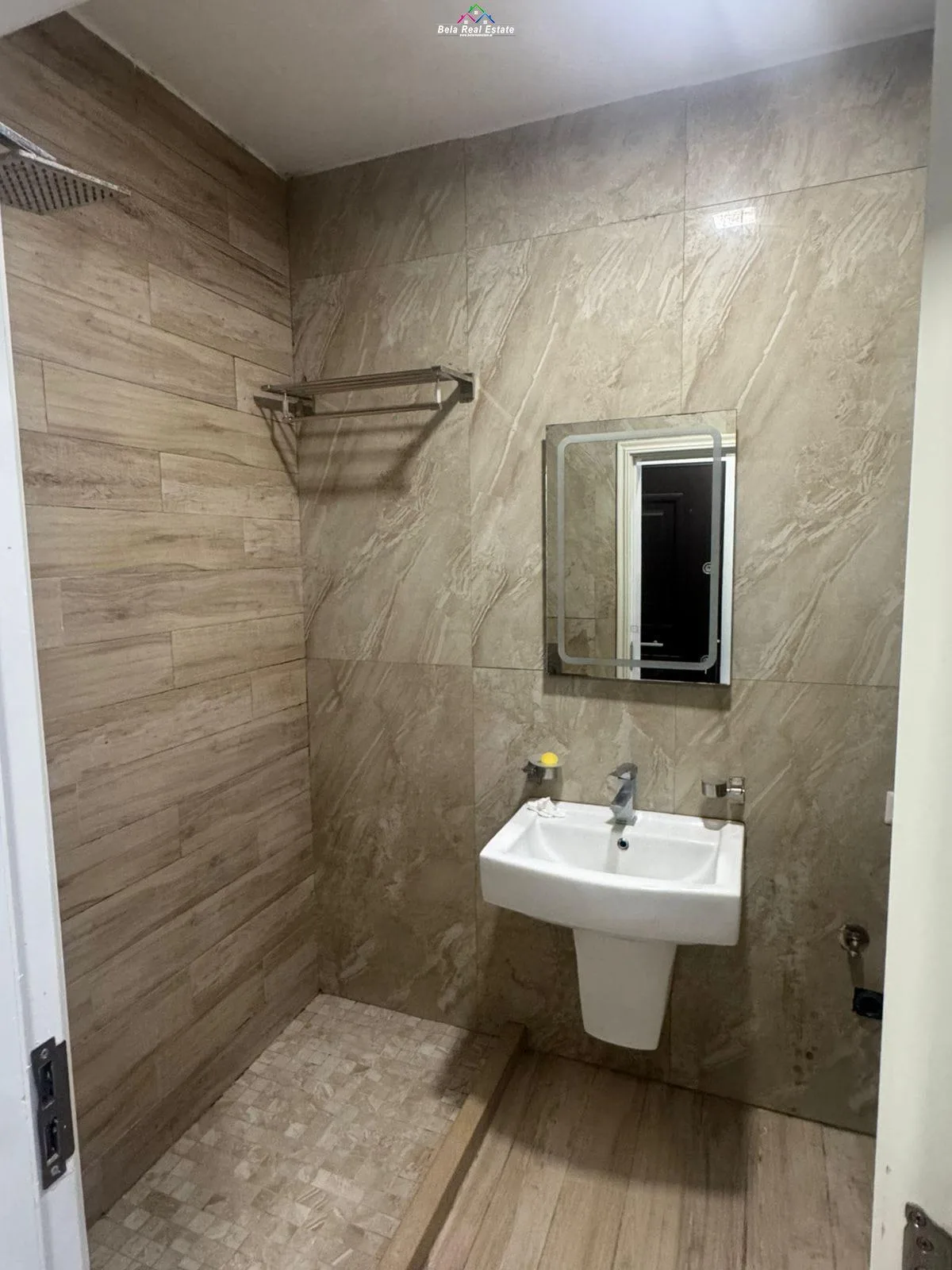 Apartament Me Qera 1+1 Tek 5 Maji ( ID B2101522) Tirane