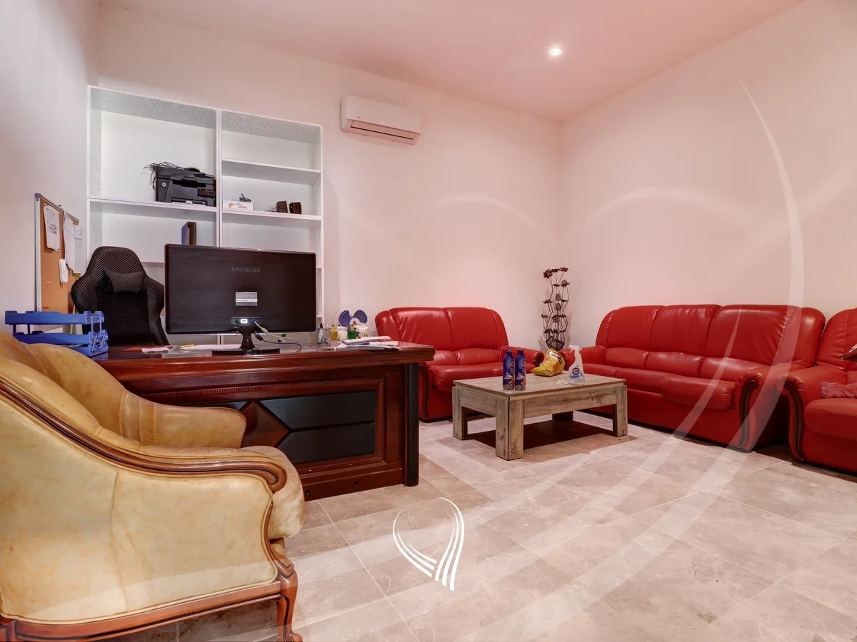 Depo 280m2 me qira në magjistralen Prishtinë-Ferizaj