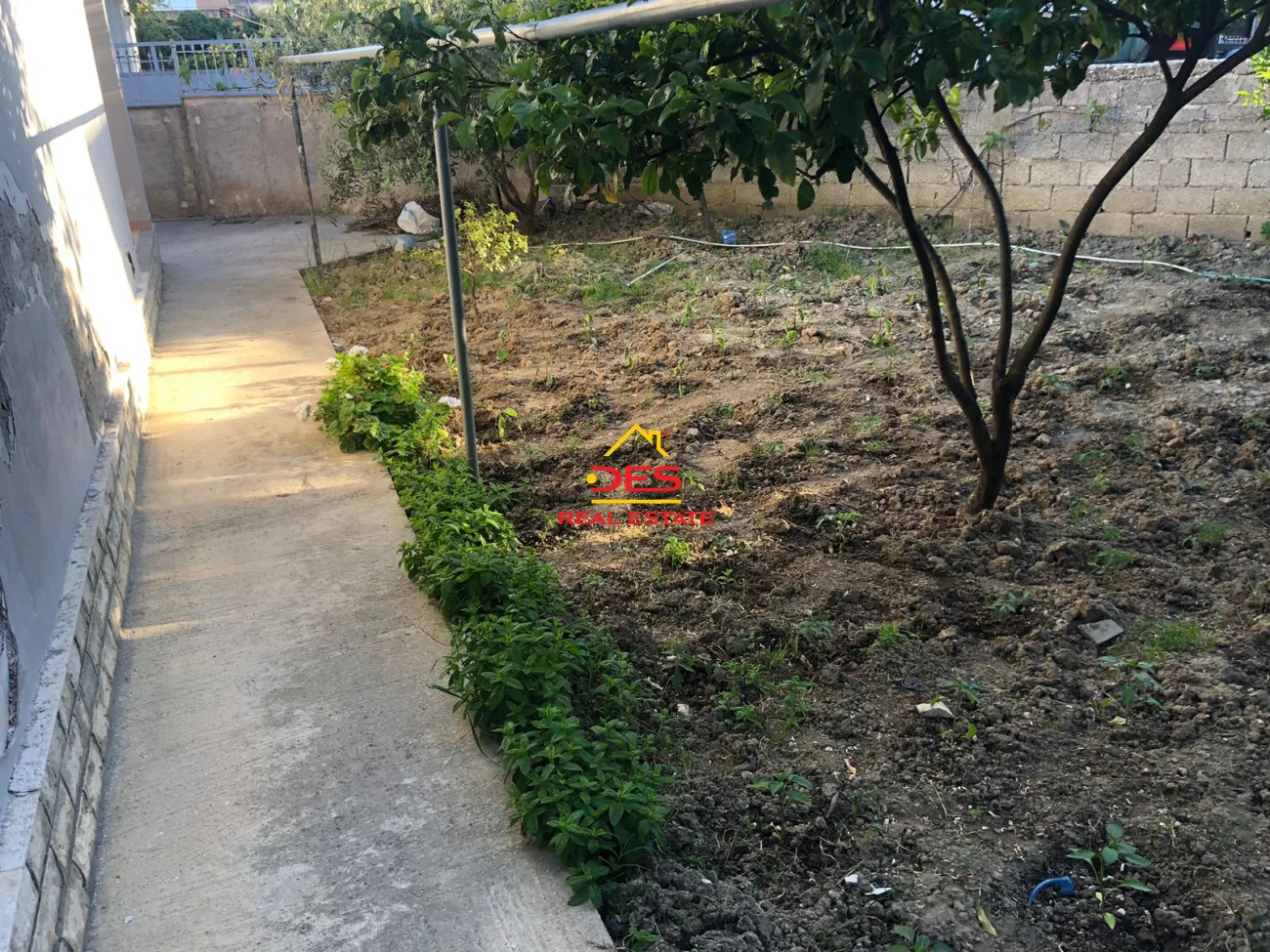 Shitet shtëpi private pranë elektrikut,vlorë