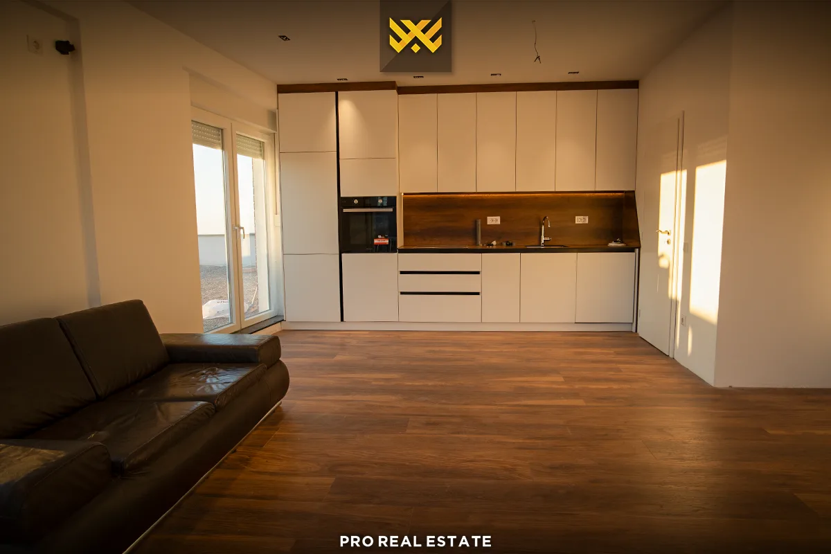 Banesë Penthouse 114m² + 250m²me #QIRA te Prishtina e Re.