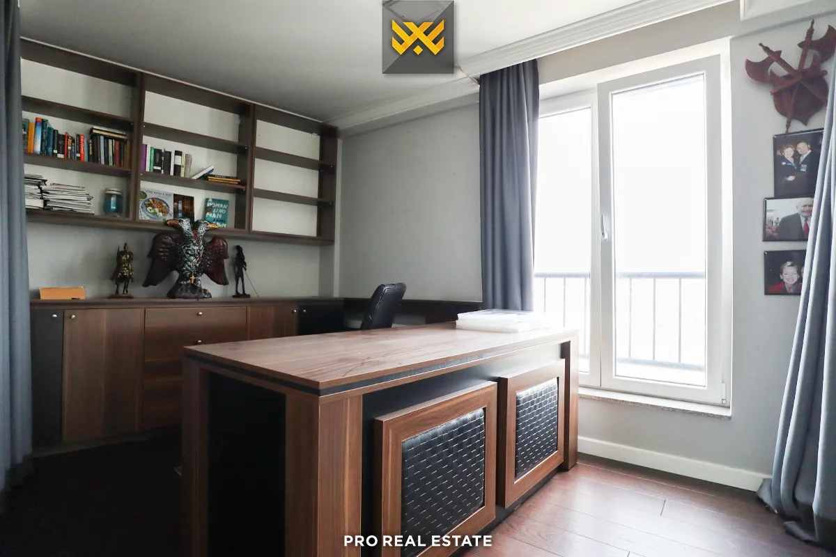 Banesë / Penthouse 245m² + 25m² terasë për #SHITJE në Emshir.