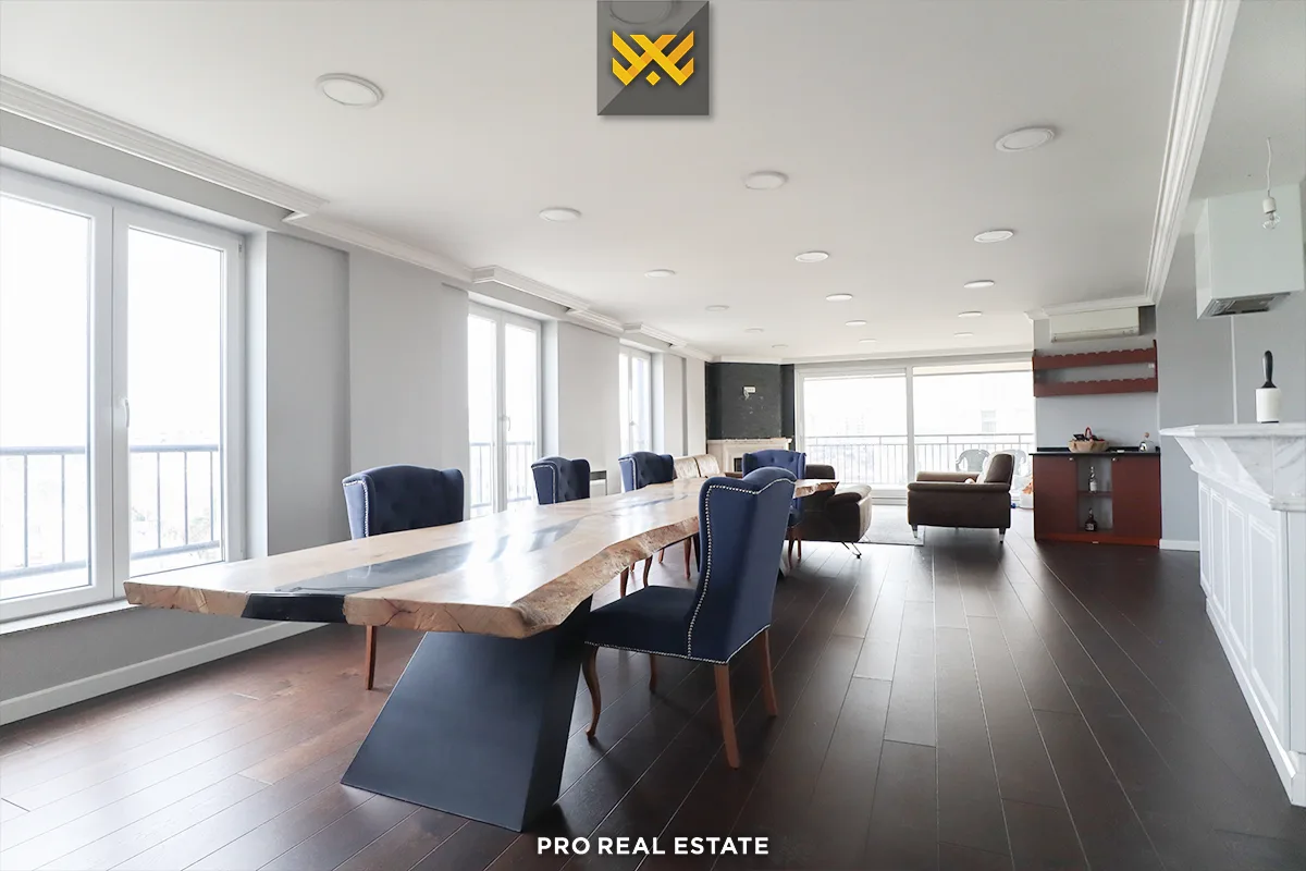 Banesë / Penthouse 245m² + 25m² terasë për #SHITJE në Emshir.