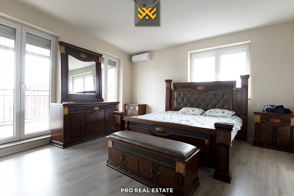 Banesë / Penthouse 245m² + 25m² terasë për #SHITJE në Emshir.