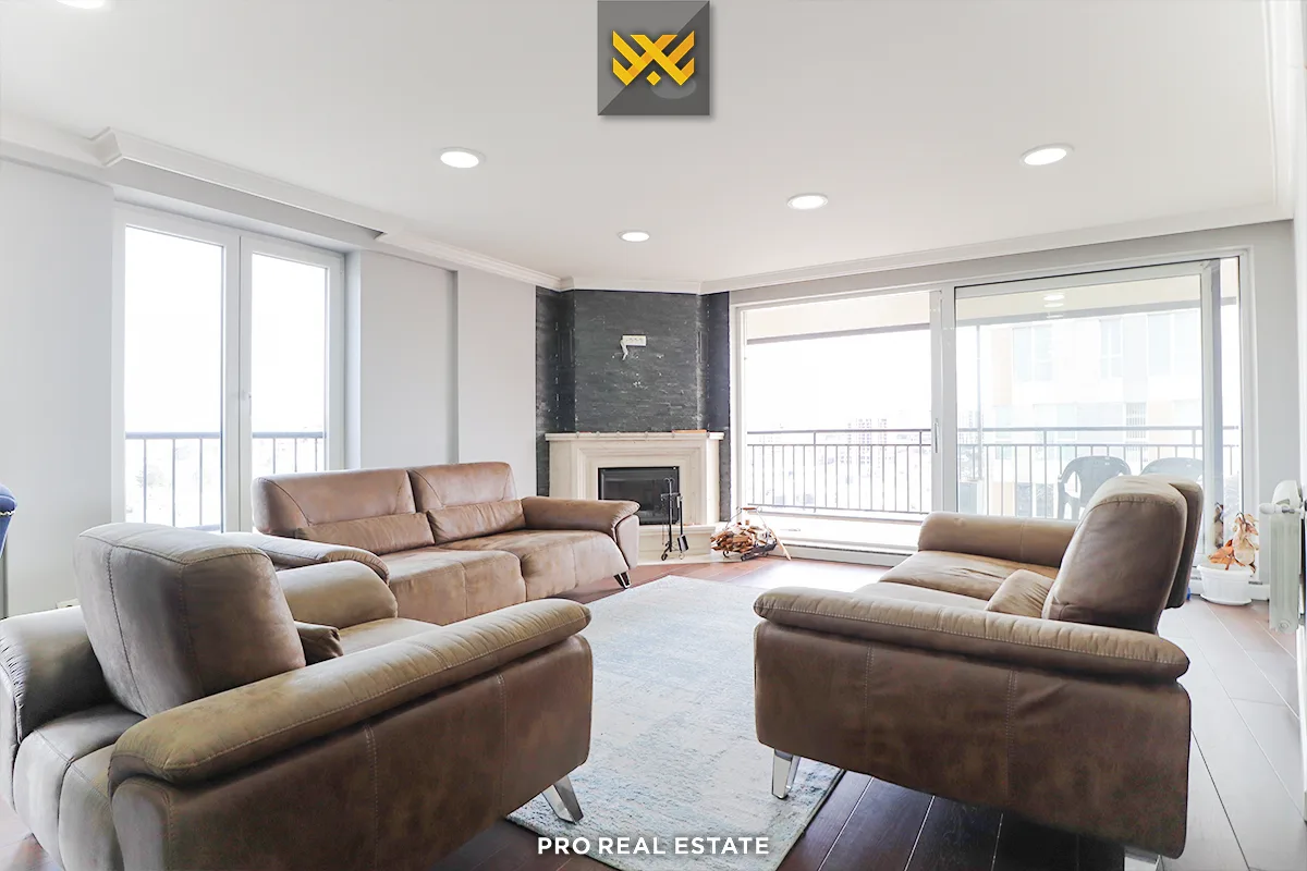 Banesë / Penthouse 245m² + 25m² terasë për #SHITJE në Emshir.