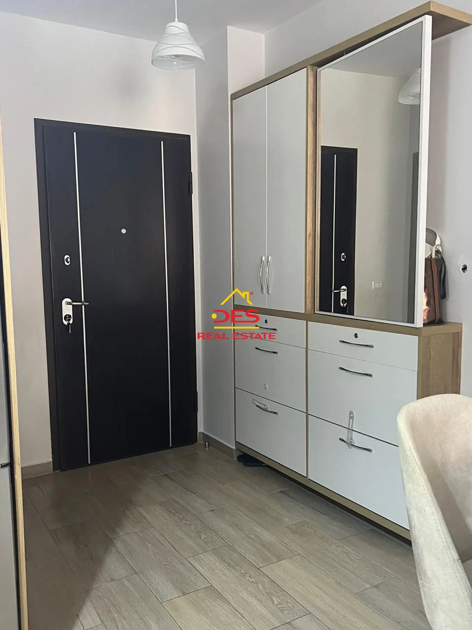 Shitet apartament 2+1+2 në sarandë