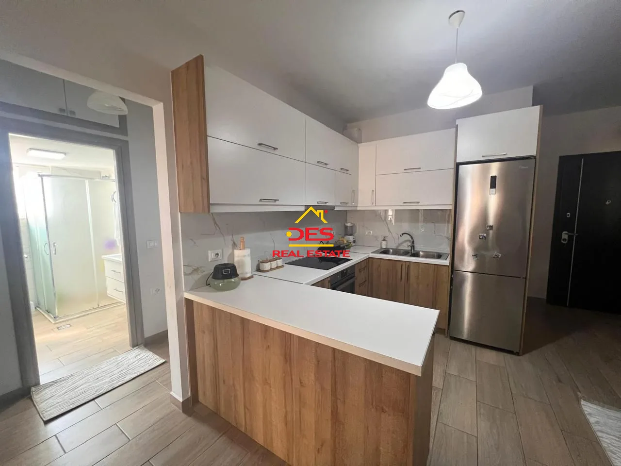 Shitet apartament 2+1+2 në sarandë