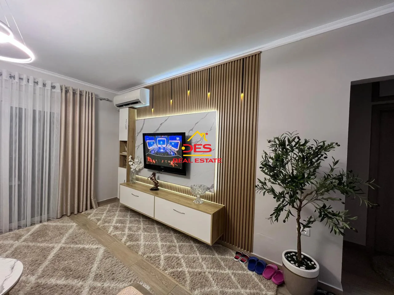 Shitet apartament 2+1+2 në sarandë