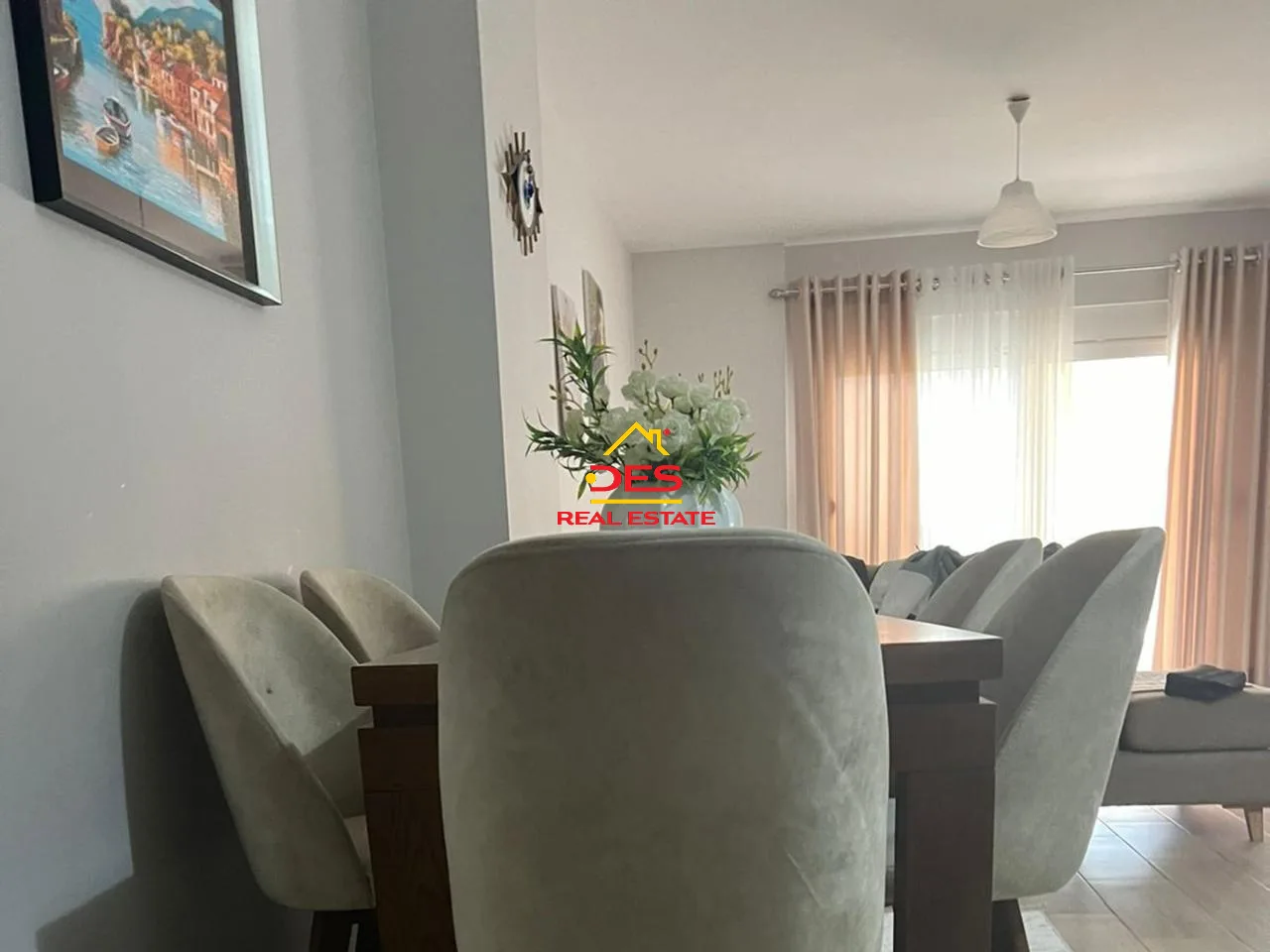 Shitet apartament 2+1+2 në sarandë