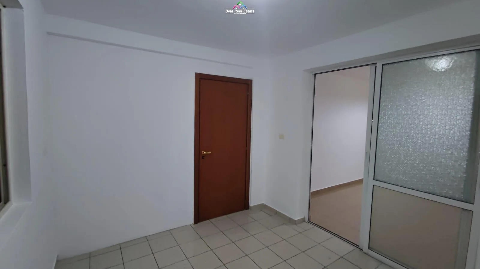 Jepet Me Qera Zyre Tek Stadiumi Dinamo ( ID BZ2221) Tirane.