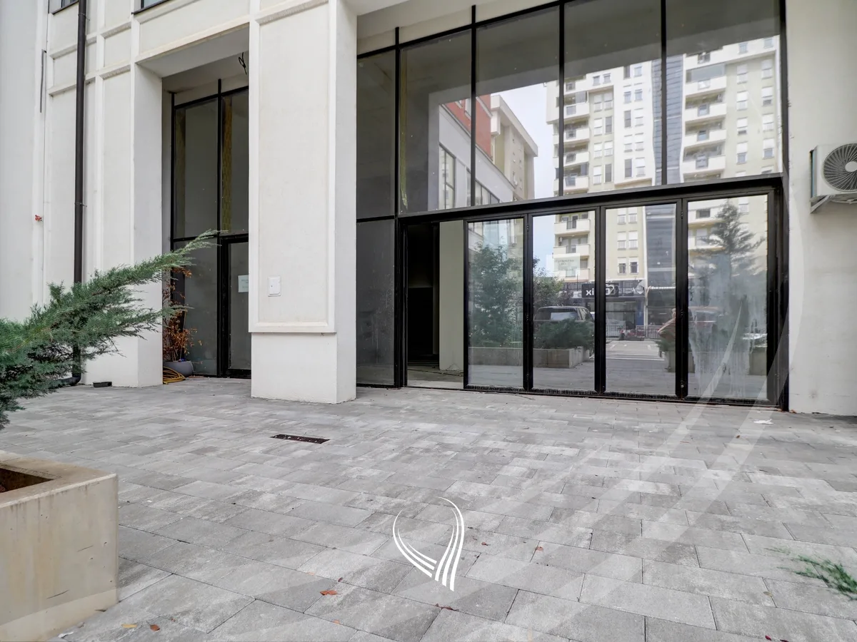 Lokal 203m2 me qira në lagjen Mati 1
