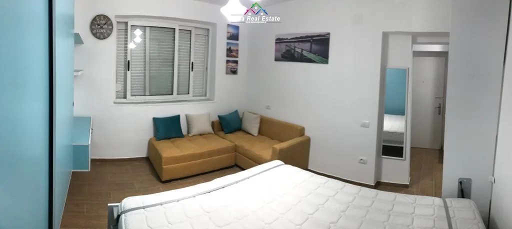 Garsioniere ne Shitje Tek Ish-Restorant Durresi (ID BSHG29) Tirane