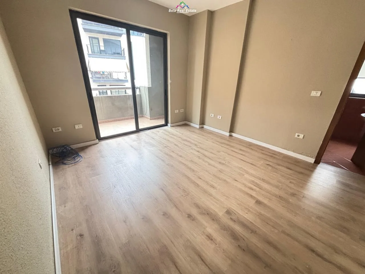Zyre Me Qera tek Rruga e Kosovareve ( ID BZ2868) Tirane