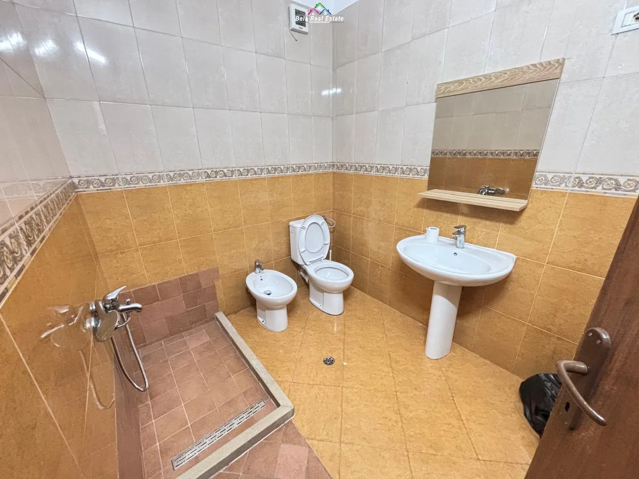 Zyre Me Qera tek Rruga e Kosovareve ( ID BZ2868) Tirane