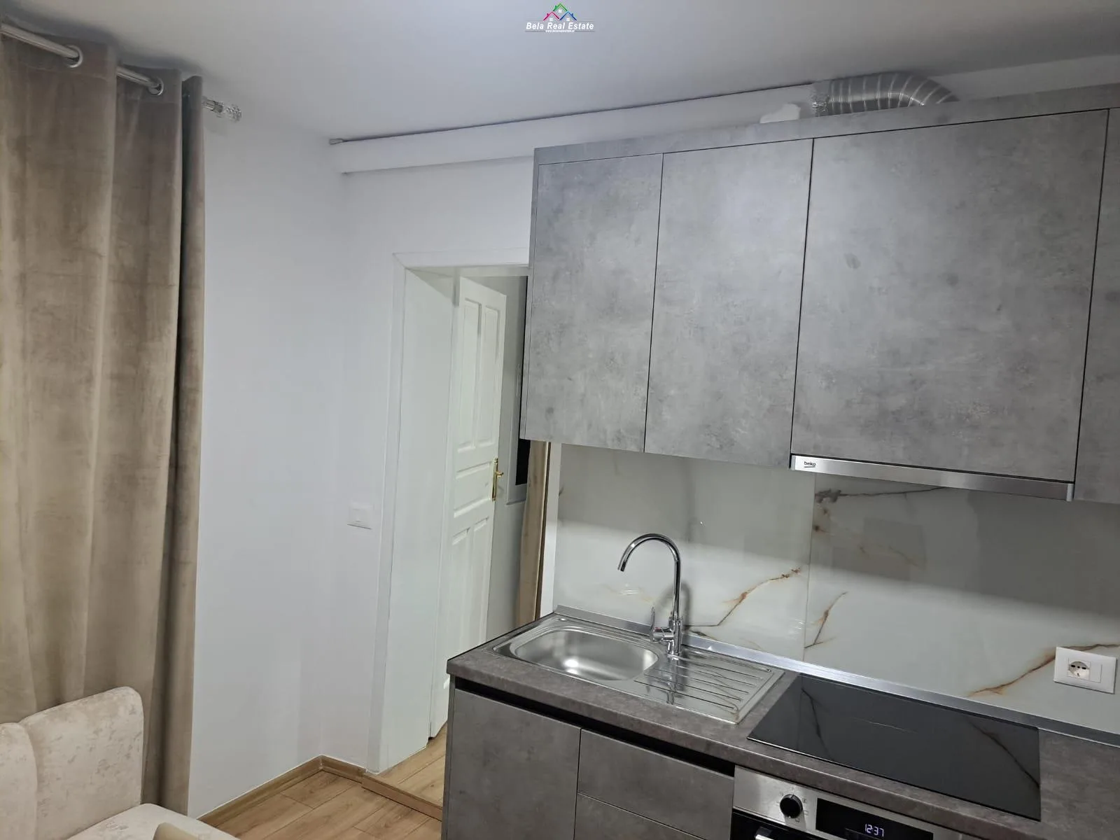 Garsoniere Me Qera Tek Rruga e Barrikadave (ID BG112) Tirane