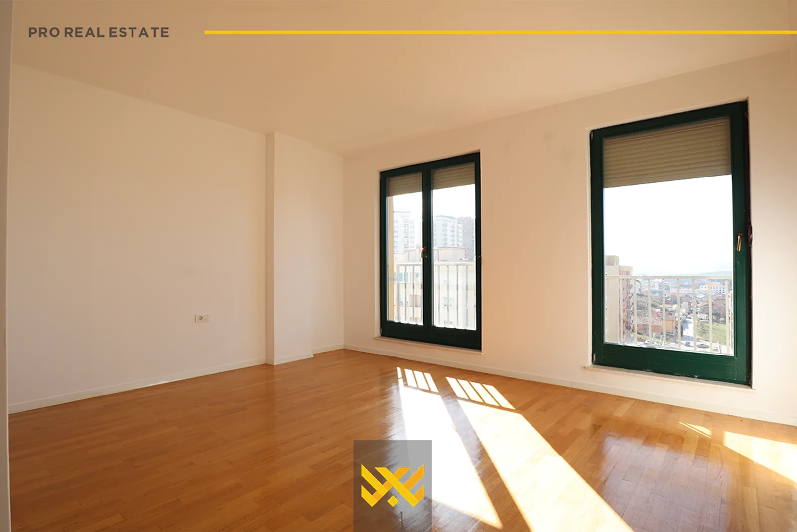 Banesë 254.90m² + 461.82m² në #SHITJE në Emshir.