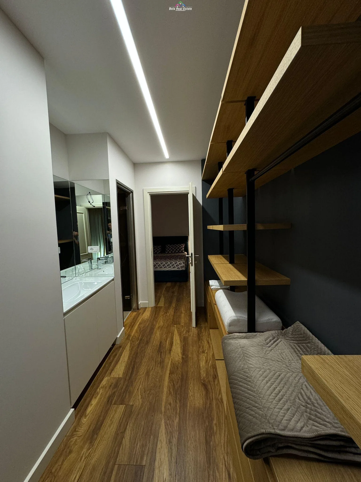 Apartament me qera 2+1 ne Bllok (ID B2201026) Tirane