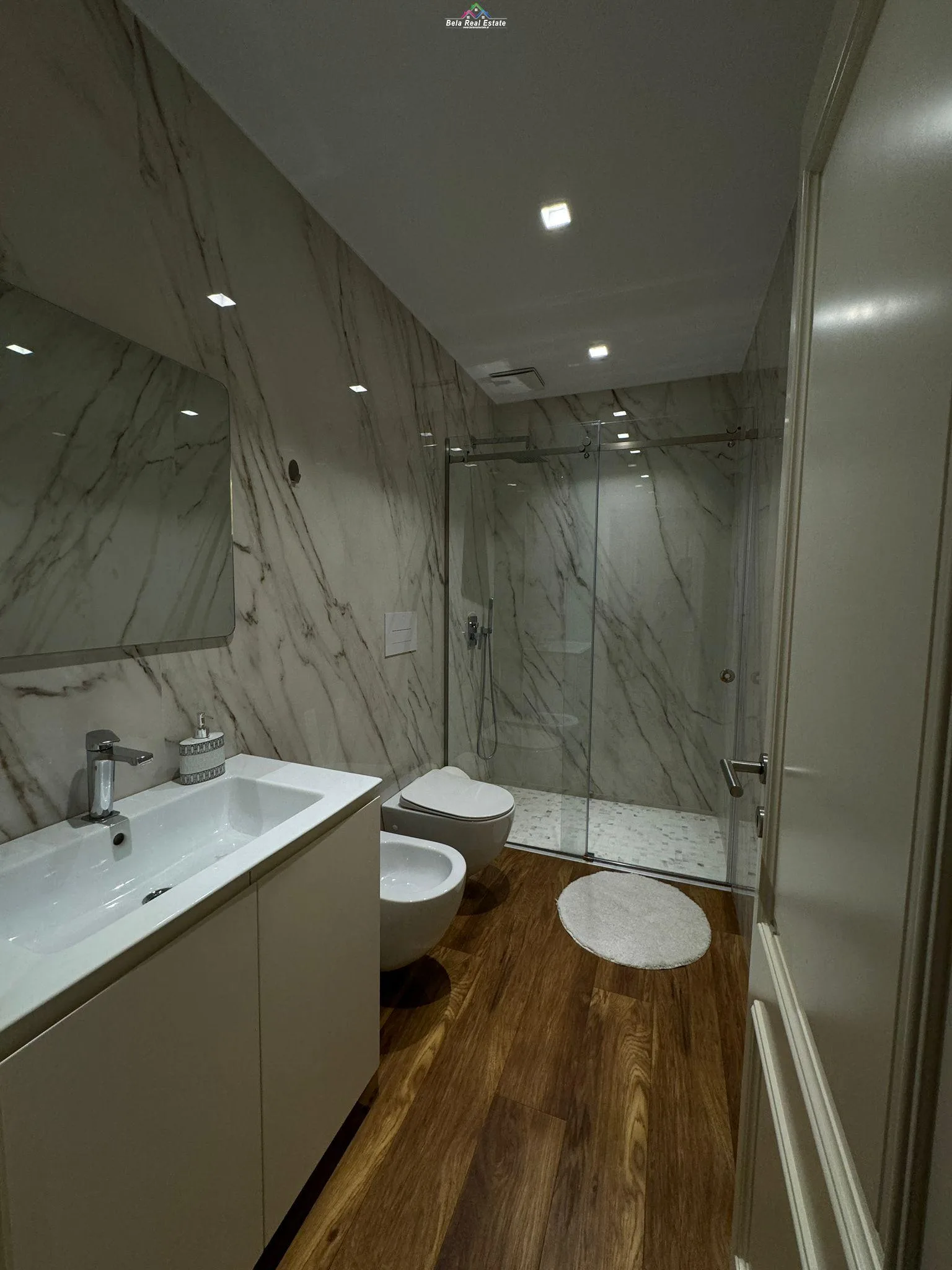 Apartament me qera 2+1 ne Bllok (ID B2201026) Tirane