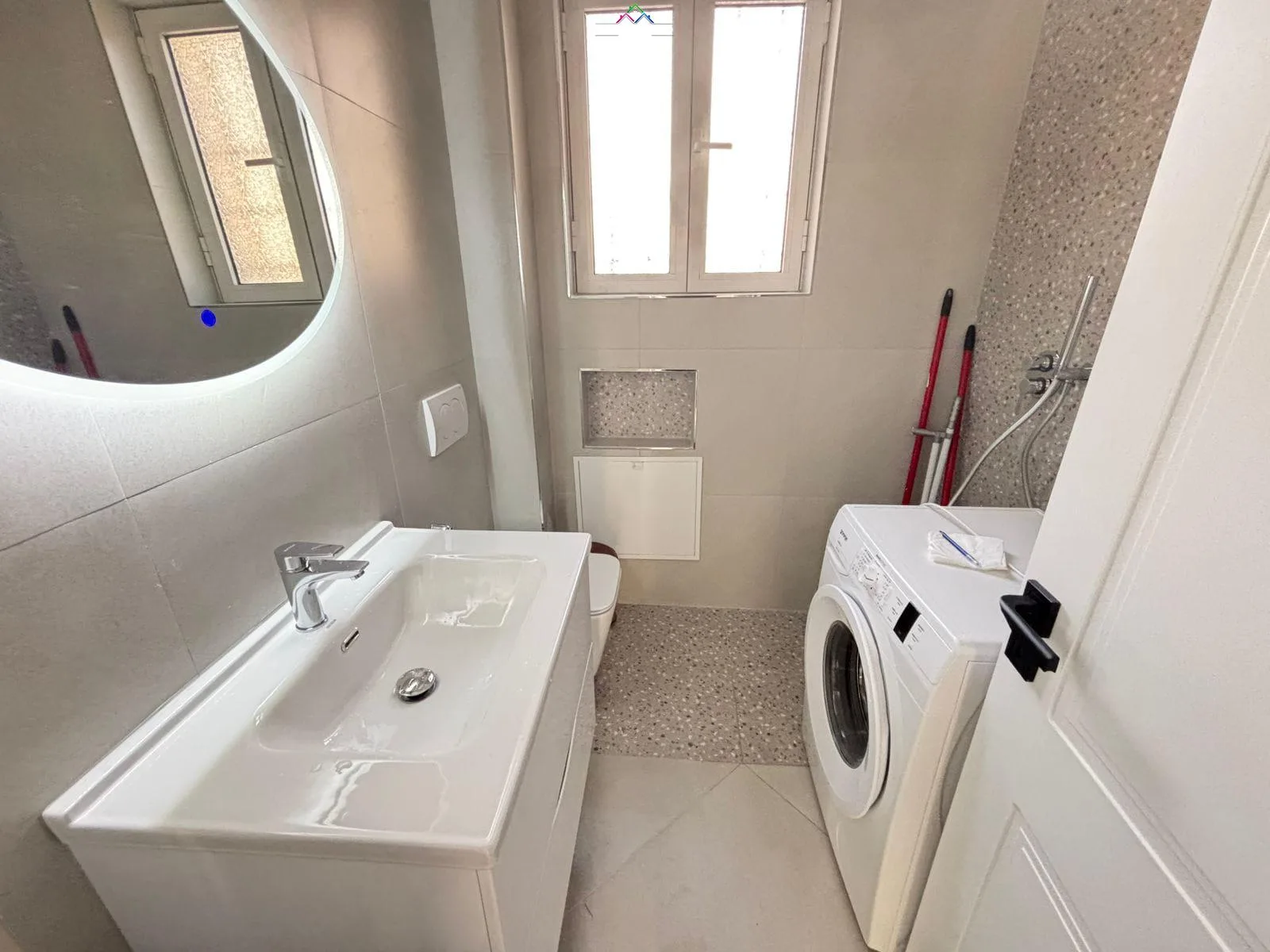 Zyre Me Qera 2+1 Tek Mine Peza (ID BZ2755) Tirane