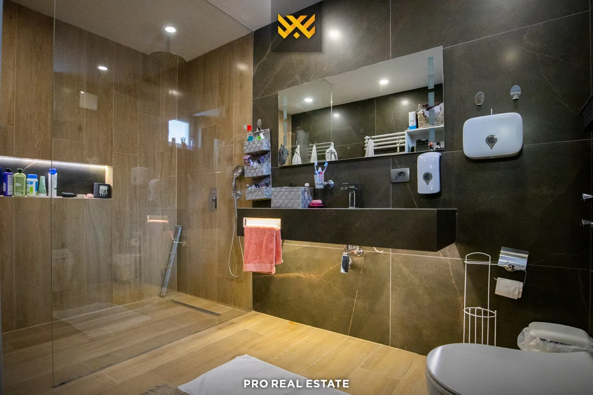 Objekt 1150m² për #SHITJE te Rruga C