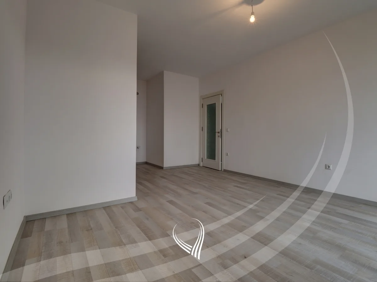 Banesë me 2 dhoma gjumi në shitje në lagjen Tophane