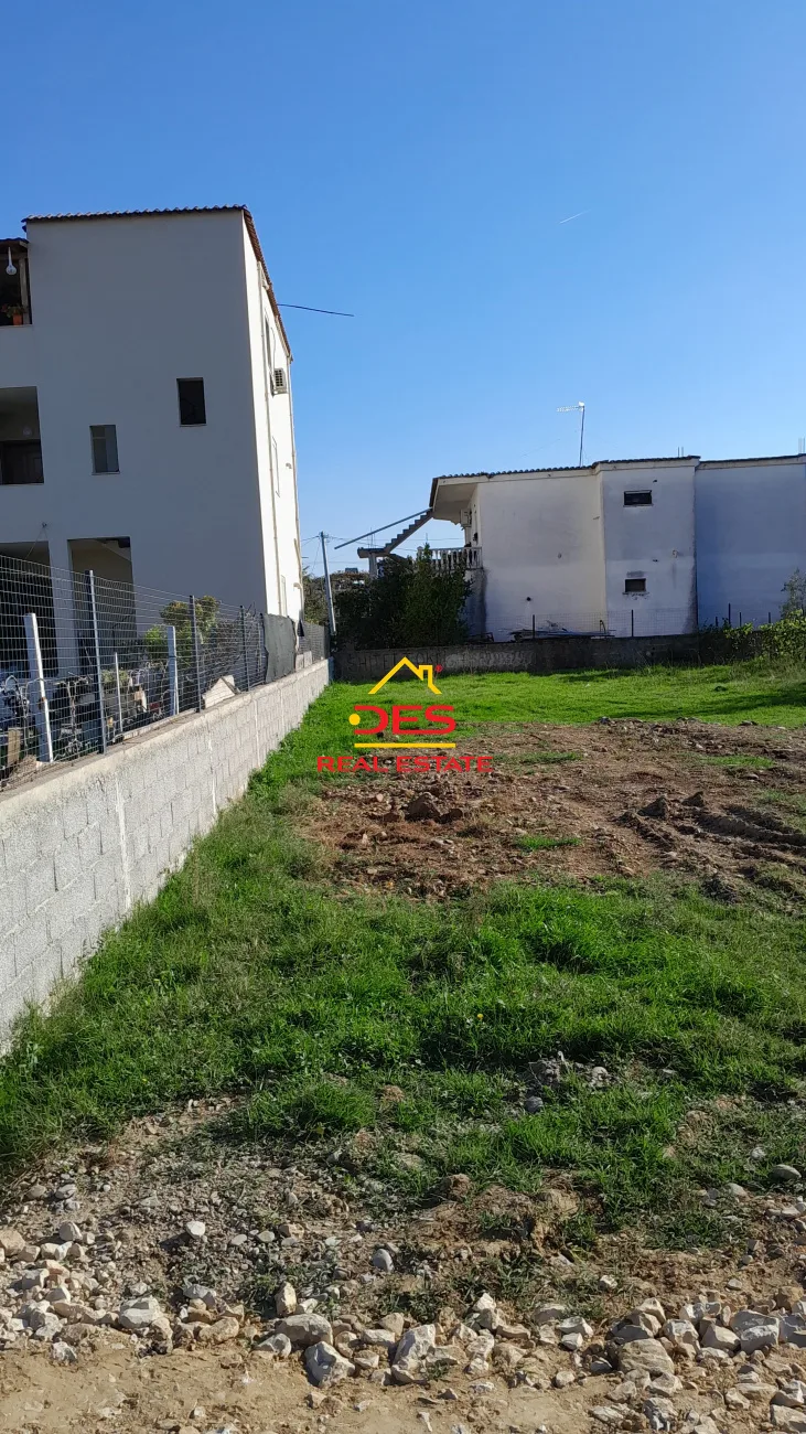 Shitet tokë truall në kamëz,tiranë!