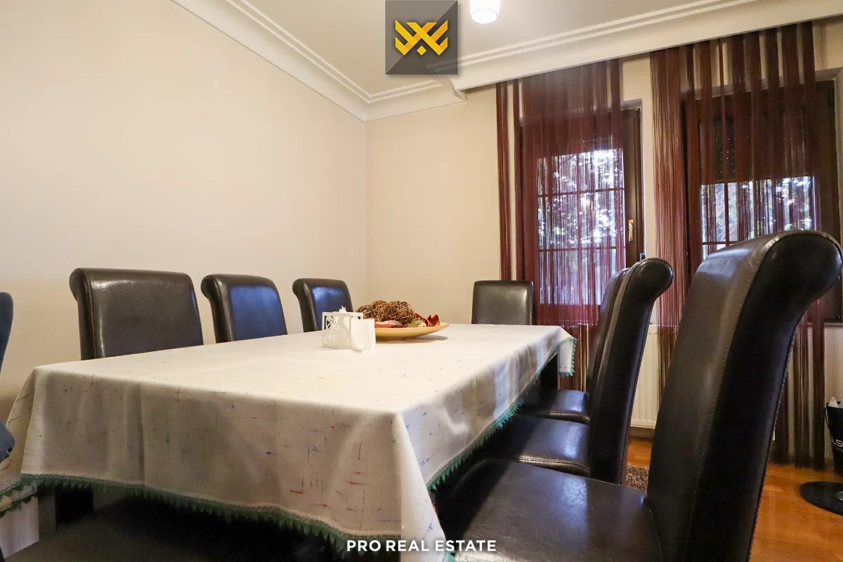 Shtëpi 310m² për #SHITJE në Lagjen Qendresa.